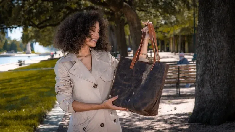 Classic Leather Zipper Shoulder Bag - Everyday Laptop Work Tote